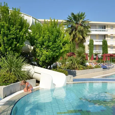 Super Villaggio Planetarium One Bedroom Sleeps 4, Num1 Lägenhet *