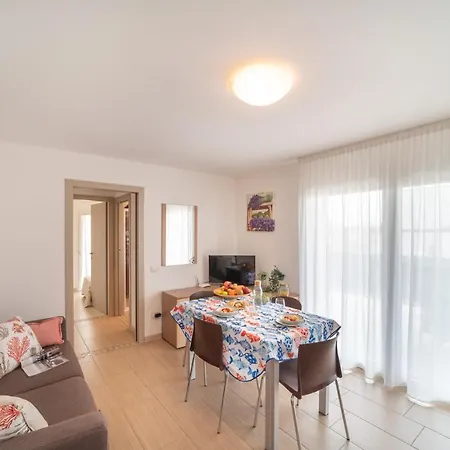 Super Villaggio Planetarium One Bedroom Sleeps 4, Num1 Apartment *