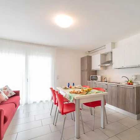 Super Villaggio Planetarium One Bedroom Sleeps 4, Num1 Apartment *