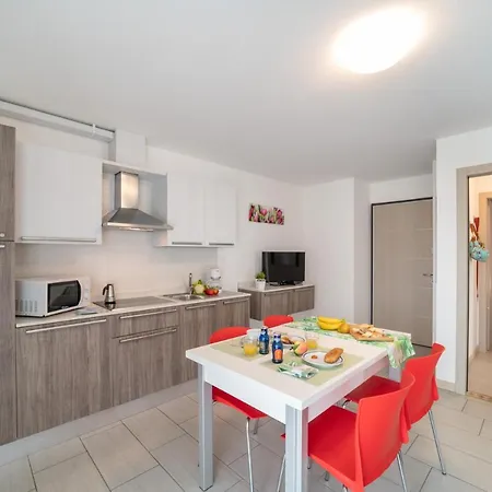 Apartment Super Villaggio Planetarium One Bedroom Sleeps 4, Num1 *
